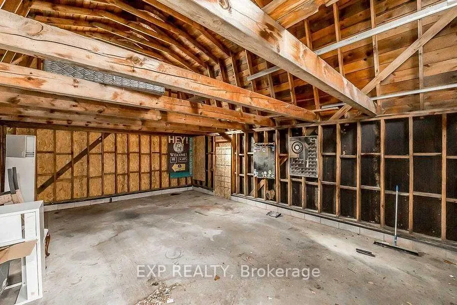 Photo 5 of 94 Eccles Street N, Barrie, Queen's Park — HOMEH