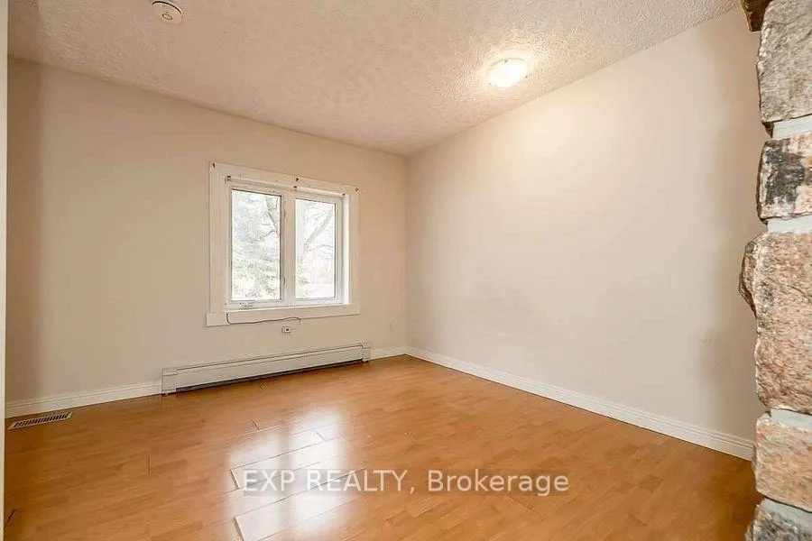 Photo 7 of 94 Eccles Street N, Barrie, Queen's Park — HOMEH