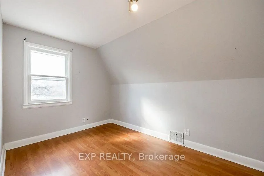 Photo 11 of 94 Eccles Street N, Barrie, Queen's Park — HOMEH
