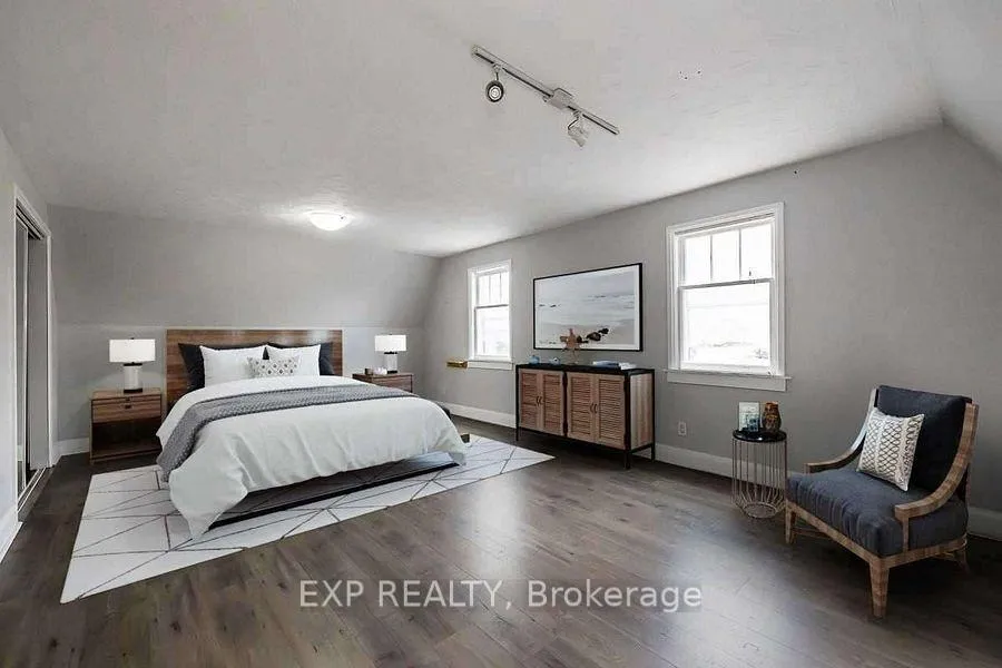 Photo 13 of 94 Eccles Street N, Barrie, Queen's Park — HOMEH