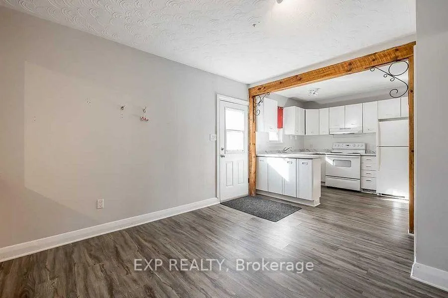 Photo 14 of 94 Eccles Street N, Barrie, Queen's Park — HOMEH