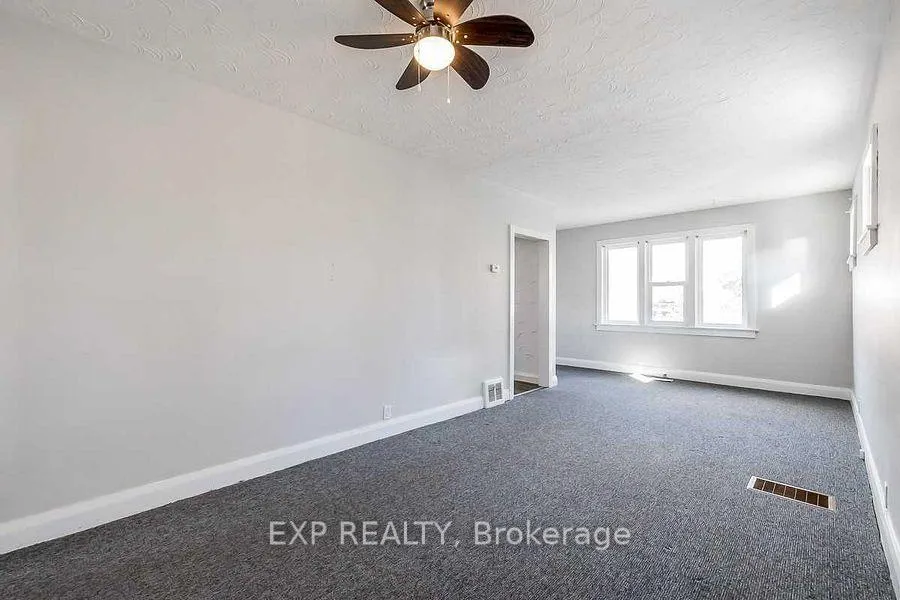 Photo 15 of 94 Eccles Street N, Barrie, Queen's Park — HOMEH
