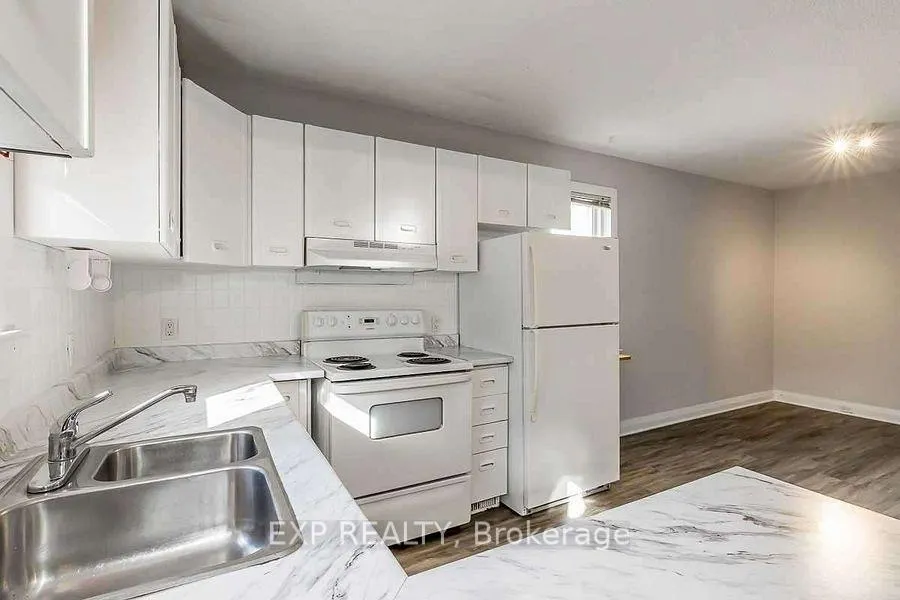 Photo 17 of 94 Eccles Street N, Barrie, Queen's Park — HOMEH