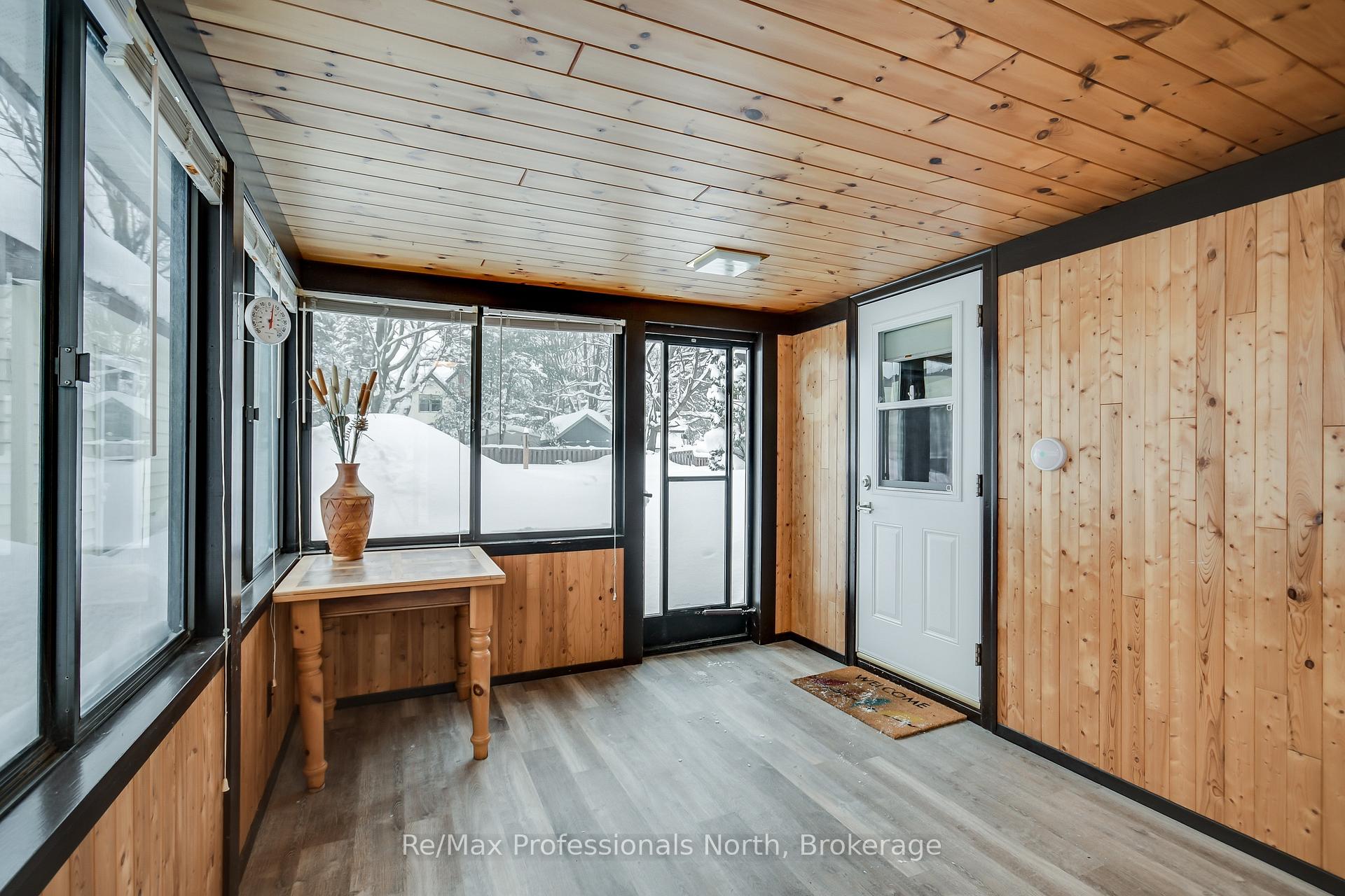 Photo 2 of 340 Bishop Street, Gravenhurst, Muskoka (S) — HOMEH