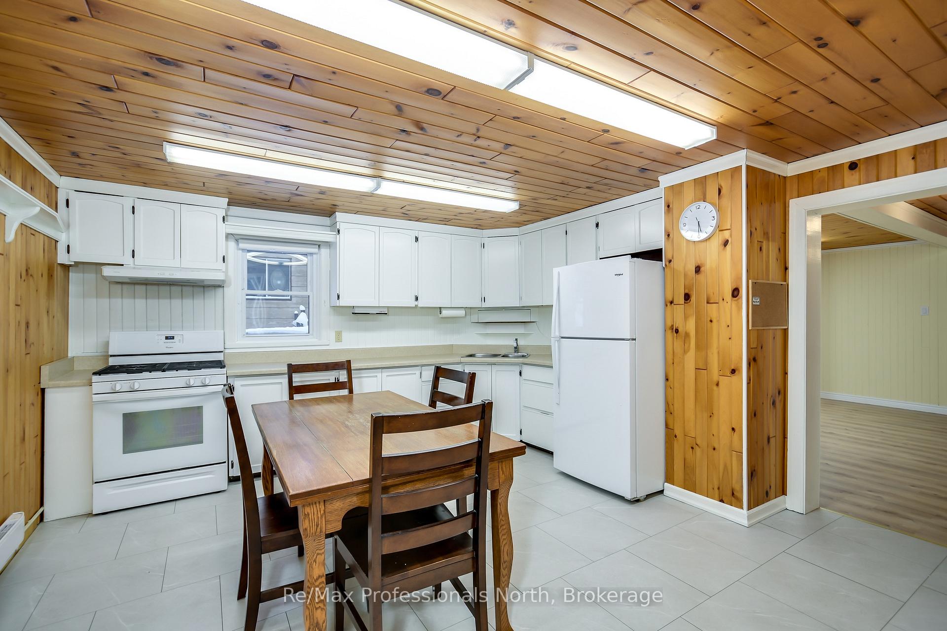 Photo 5 of 340 Bishop Street, Gravenhurst, Muskoka (S) — HOMEH