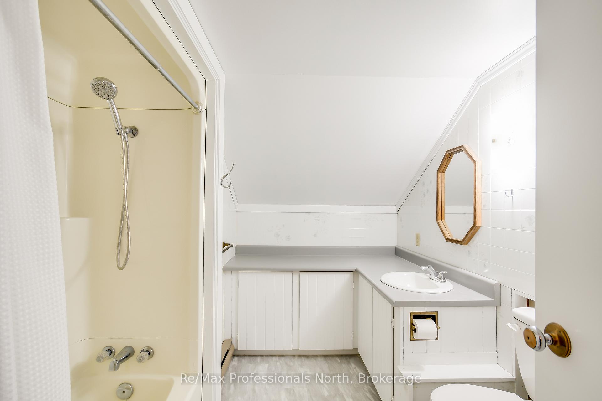 Photo 21 of 340 Bishop Street, Gravenhurst, Muskoka (S) — HOMEH