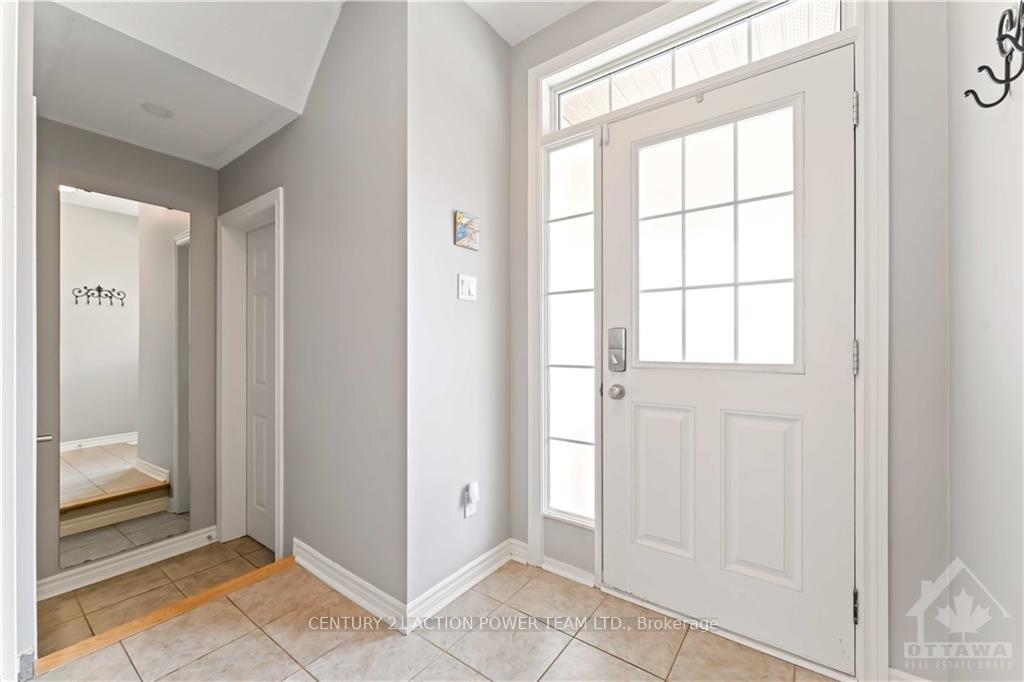 Photo 3 of 3227 Foxhound Way, Ottawa, Barrhaven - Half Moon Bay — HOMEH