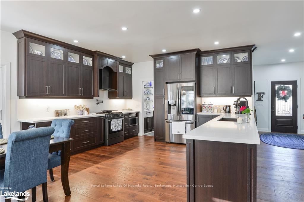 Photo 1 of 515 Lorne Street, Gravenhurst, Muskoka (S) — HOMEH