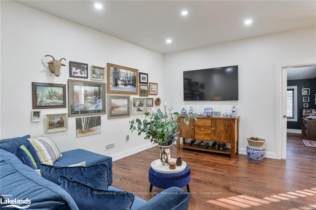Photo 5 of 515 Lorne Street, Gravenhurst, Muskoka (S) — HOMEH