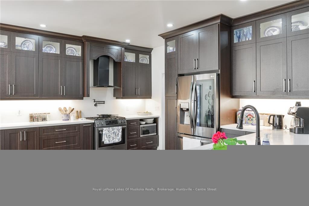 Photo 8 of 515 Lorne Street, Gravenhurst, Muskoka (S) — HOMEH