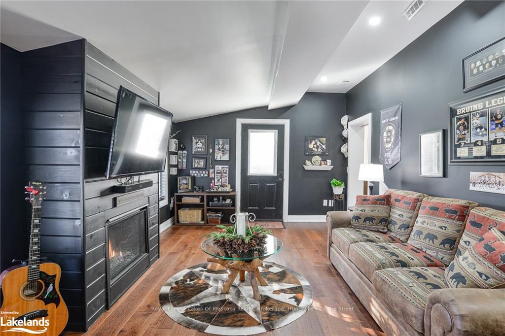Photo 13 of 515 Lorne Street, Gravenhurst, Muskoka (S) — HOMEH