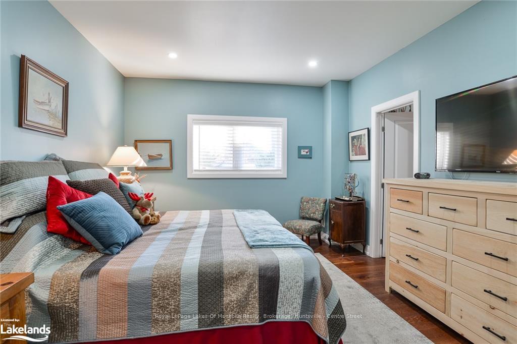Photo 15 of 515 Lorne Street, Gravenhurst, Muskoka (S) — HOMEH