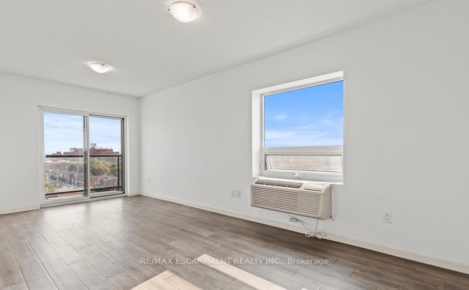Photo 5 of Unit 708, 220 Cannon Street E, Hamilton, Beasley — HOMEH