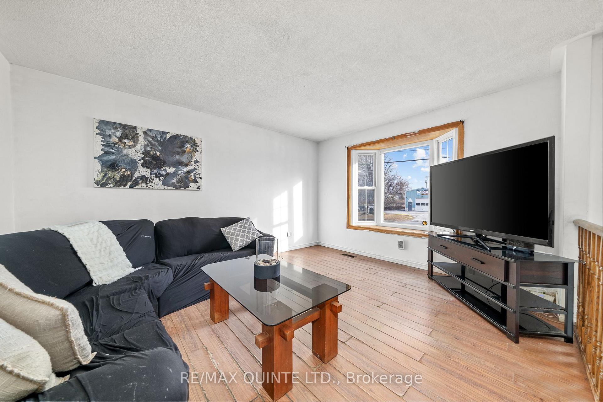 Photo 4 of 260 College Street E, Belleville, Belleville Ward — HOMEH