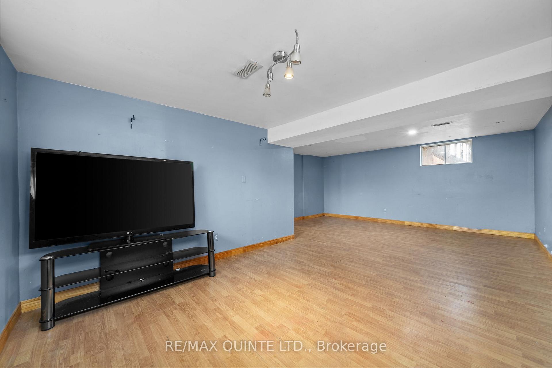 Photo 15 of 260 College Street E, Belleville, Belleville Ward — HOMEH