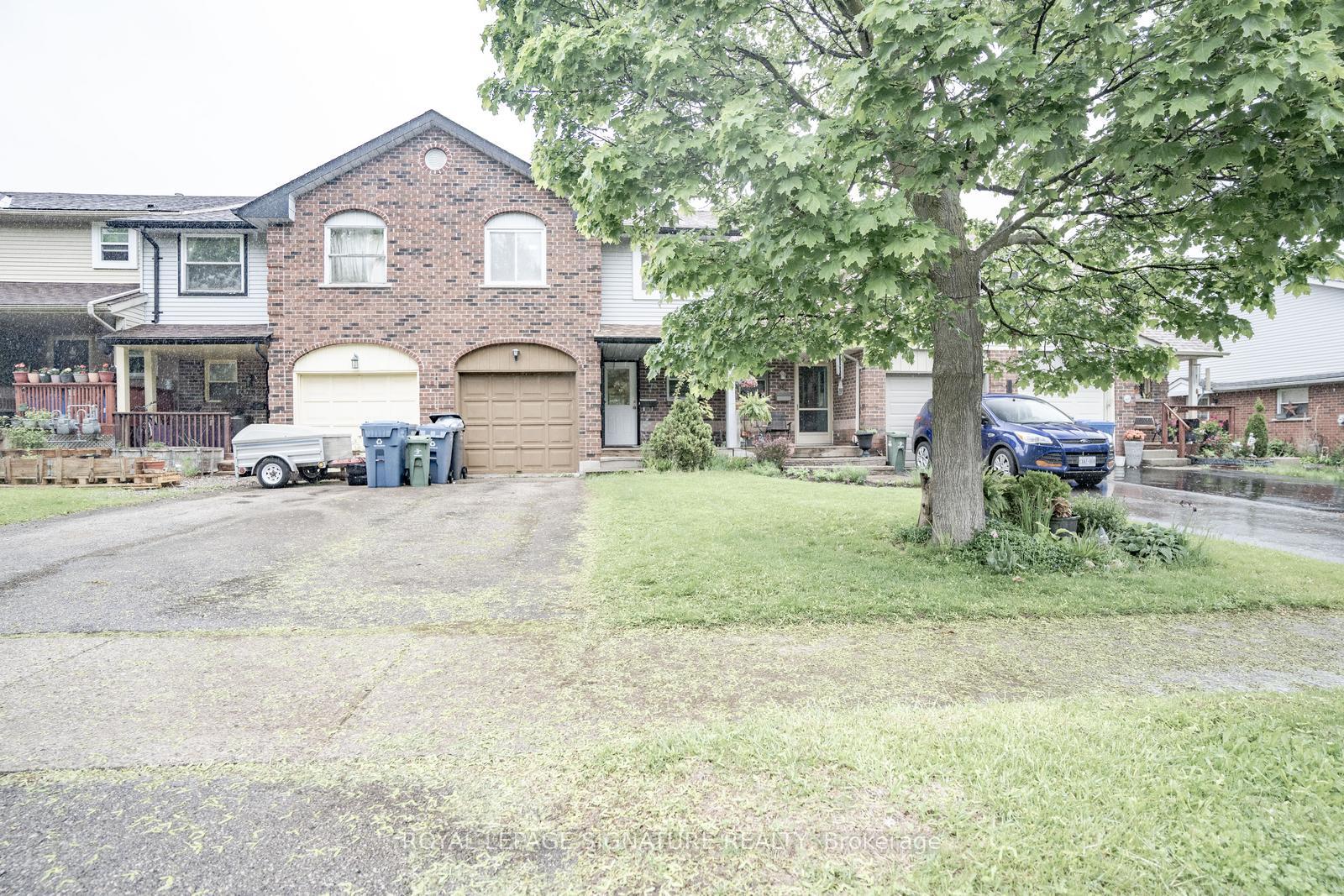 Front of 78 Grandridge Crescent