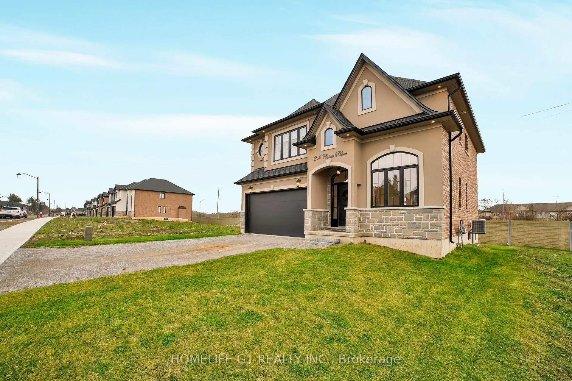 Photo 3 of 24 Cesar Place, Hamilton, Ancaster — HOMEH