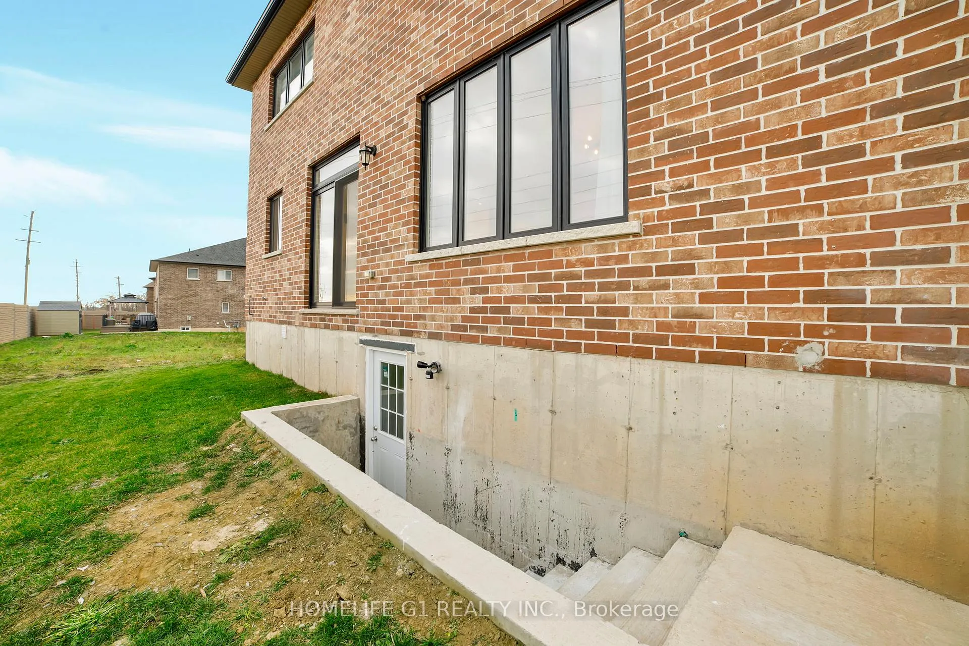 Photo 37 of 24 Cesar Place, Hamilton, Ancaster — HOMEH