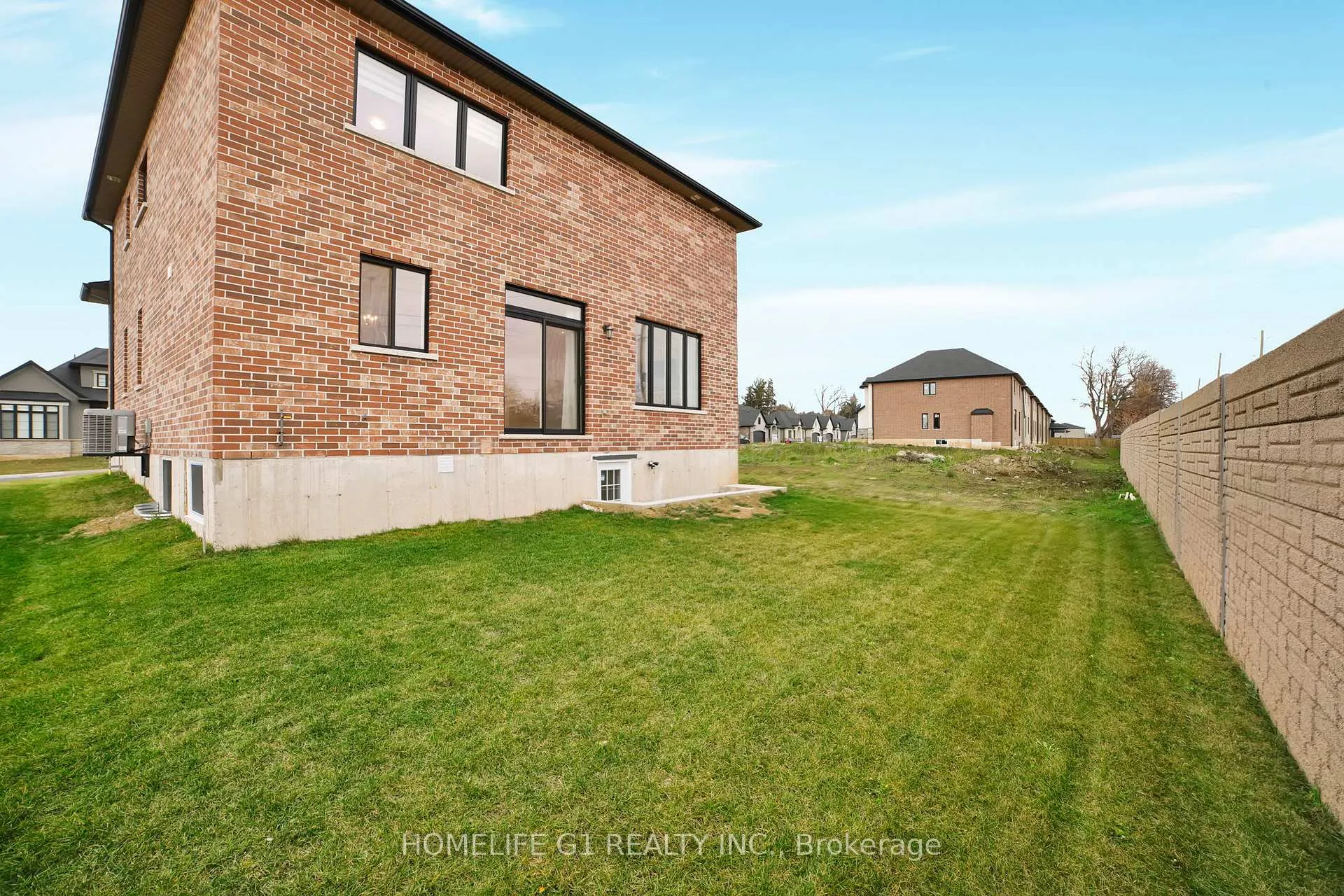 Photo 43 of 24 Cesar Place, Hamilton, Ancaster — HOMEH