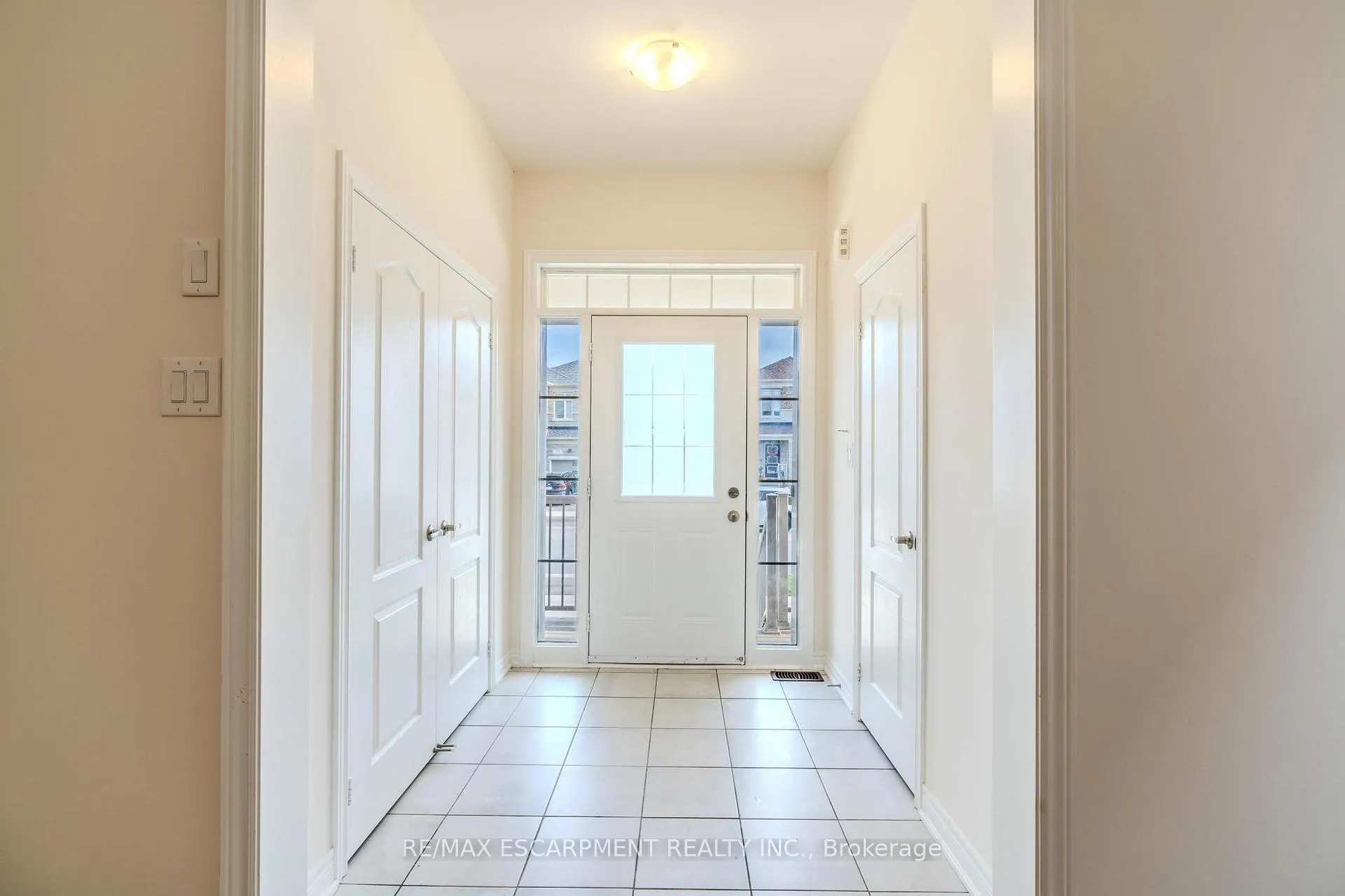 Photo 8 of 83 Great Falls Boulevard, Hamilton, Waterdown — HOMEH