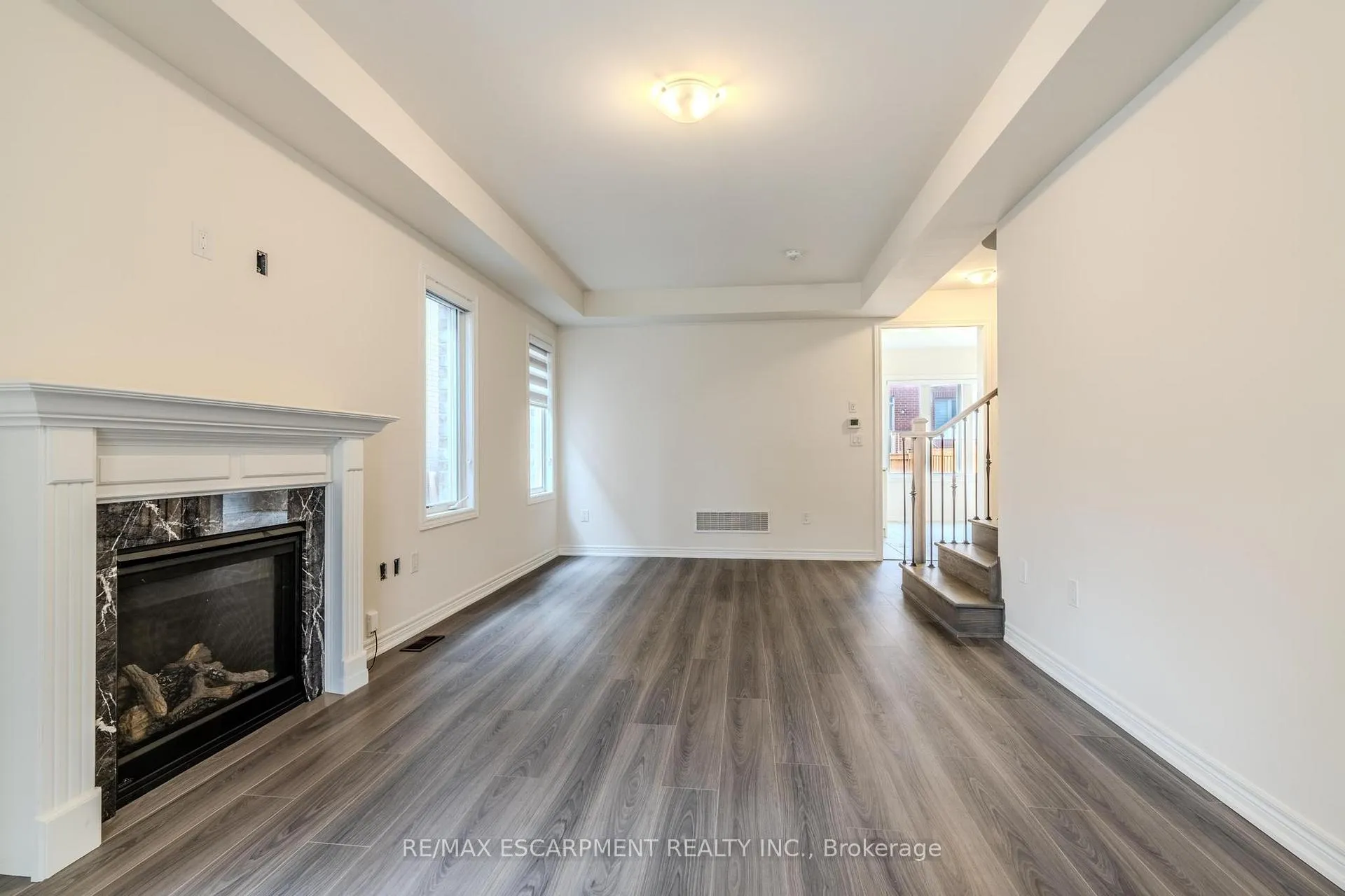 Photo 10 of 83 Great Falls Boulevard, Hamilton, Waterdown — HOMEH
