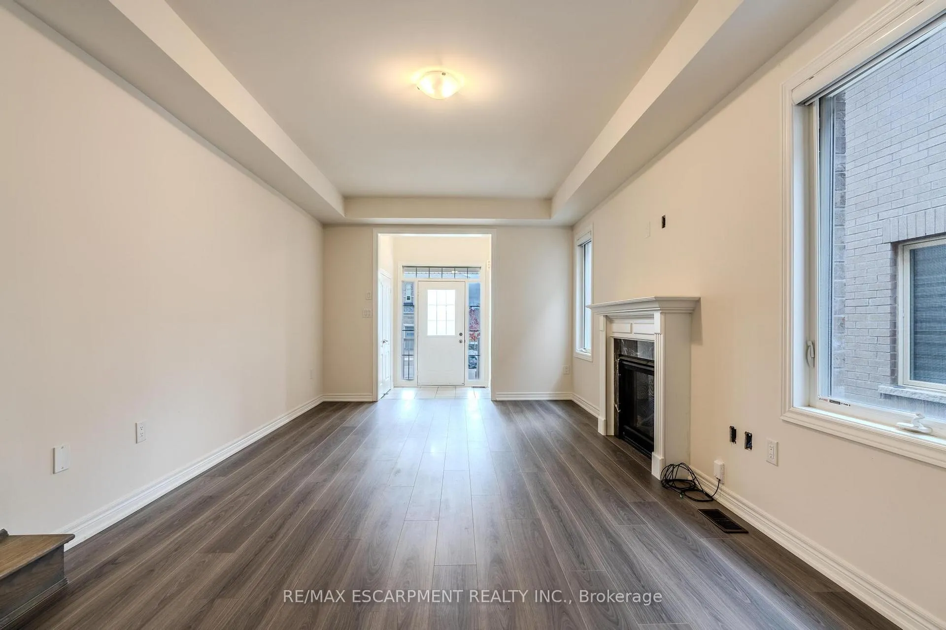 Photo 12 of 83 Great Falls Boulevard, Hamilton, Waterdown — HOMEH