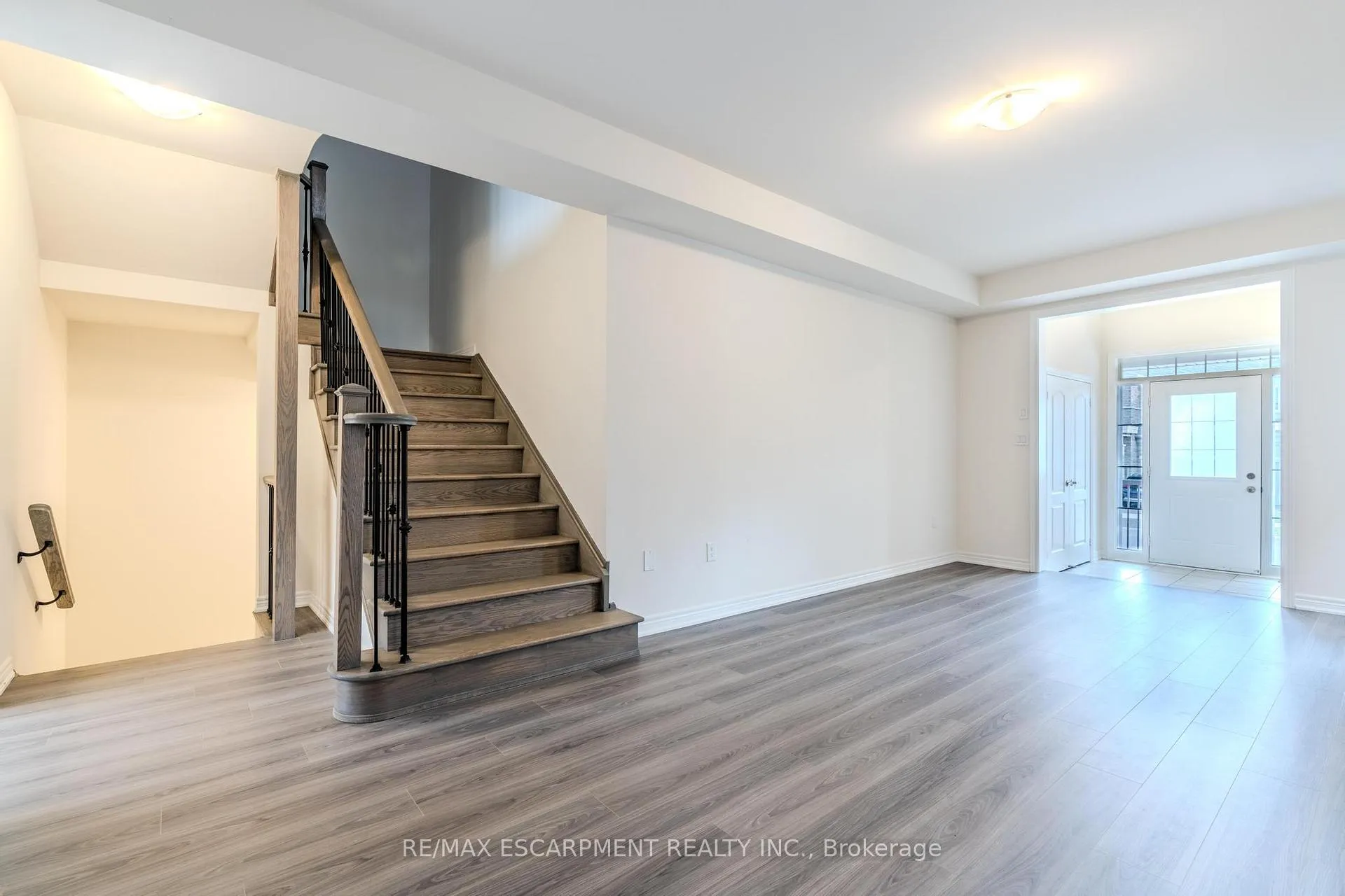 Photo 18 of 83 Great Falls Boulevard, Hamilton, Waterdown — HOMEH