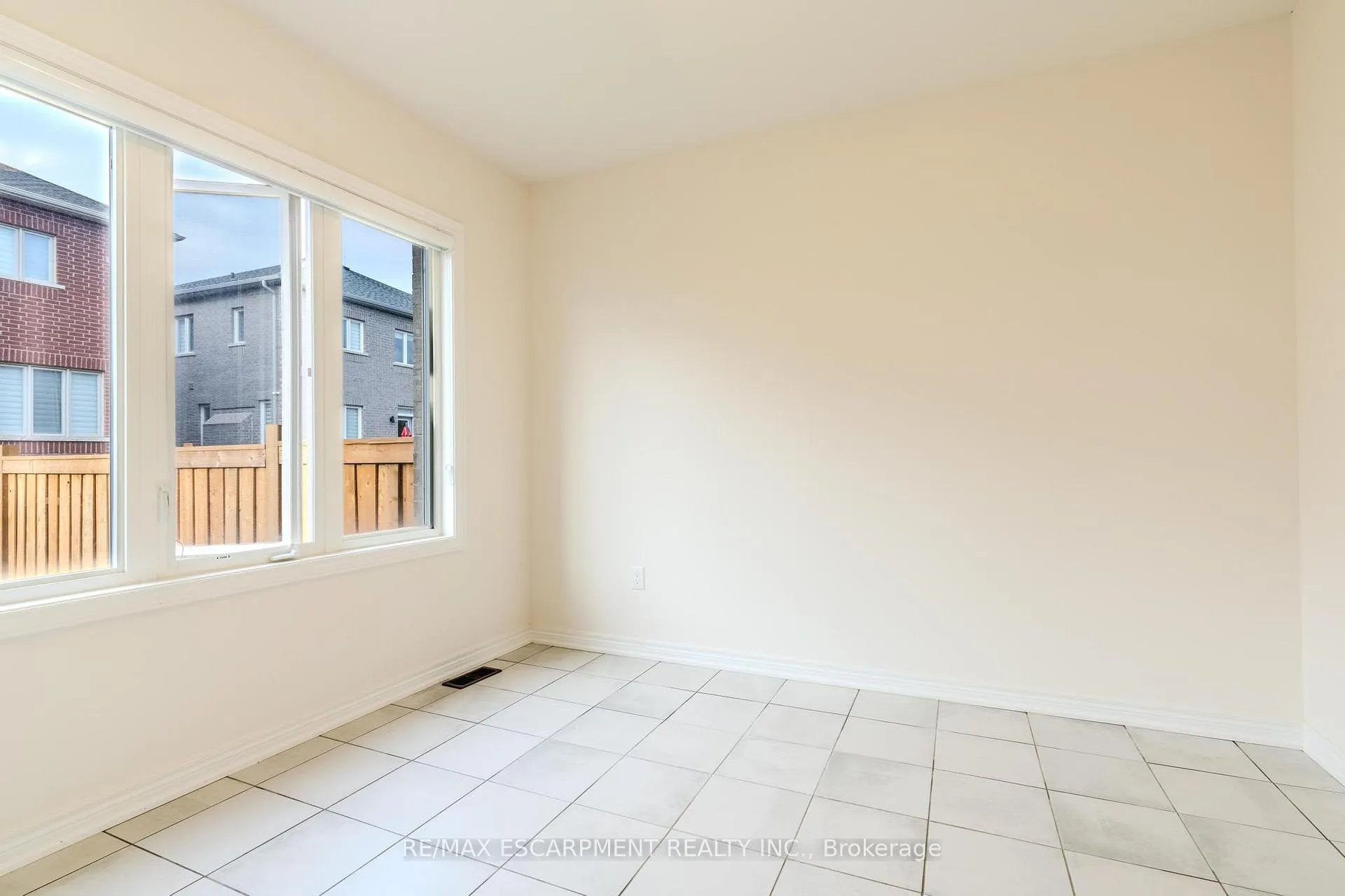 Photo 27 of 83 Great Falls Boulevard, Hamilton, Waterdown — HOMEH