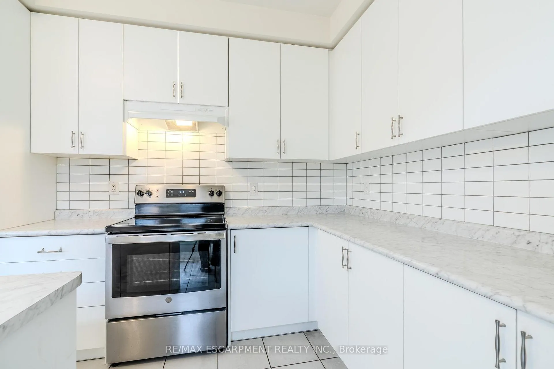 Photo 29 of 83 Great Falls Boulevard, Hamilton, Waterdown — HOMEH
