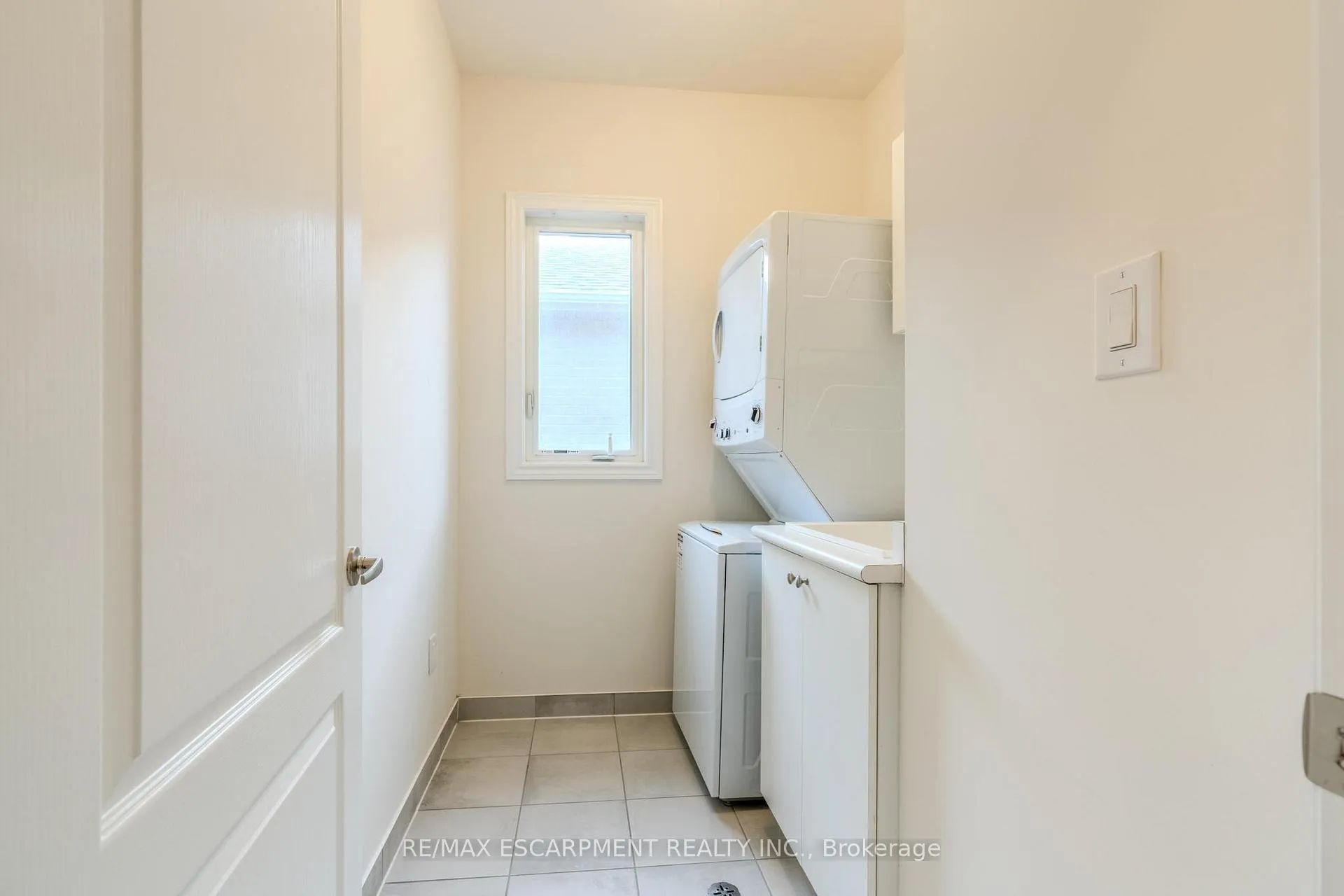 Photo 35 of 83 Great Falls Boulevard, Hamilton, Waterdown — HOMEH