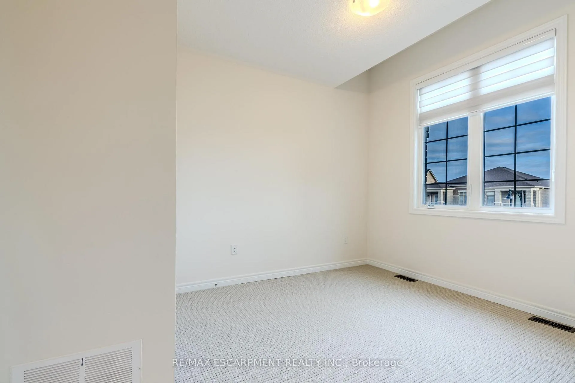 Photo 40 of 83 Great Falls Boulevard, Hamilton, Waterdown — HOMEH