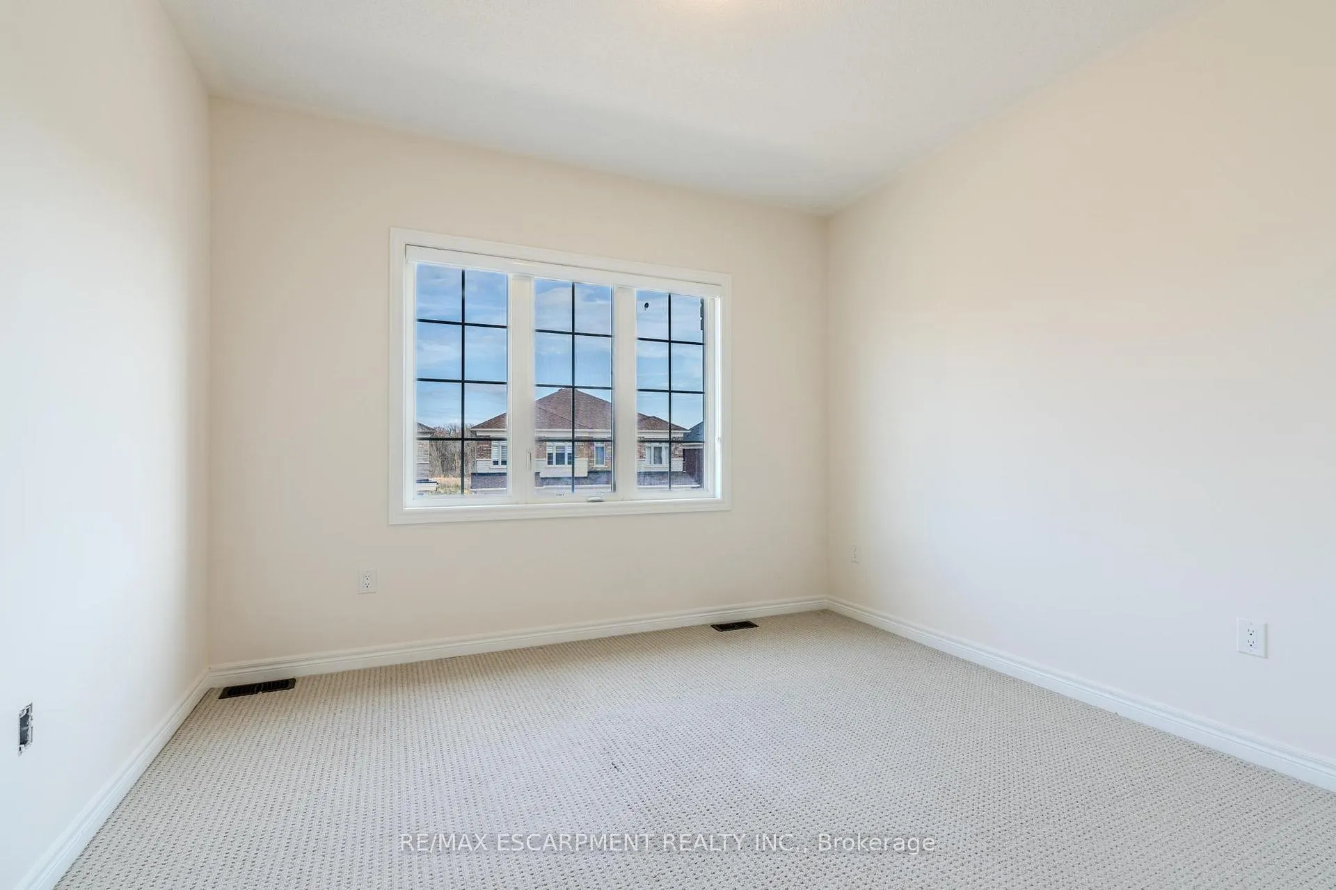 Photo 47 of 83 Great Falls Boulevard, Hamilton, Waterdown — HOMEH