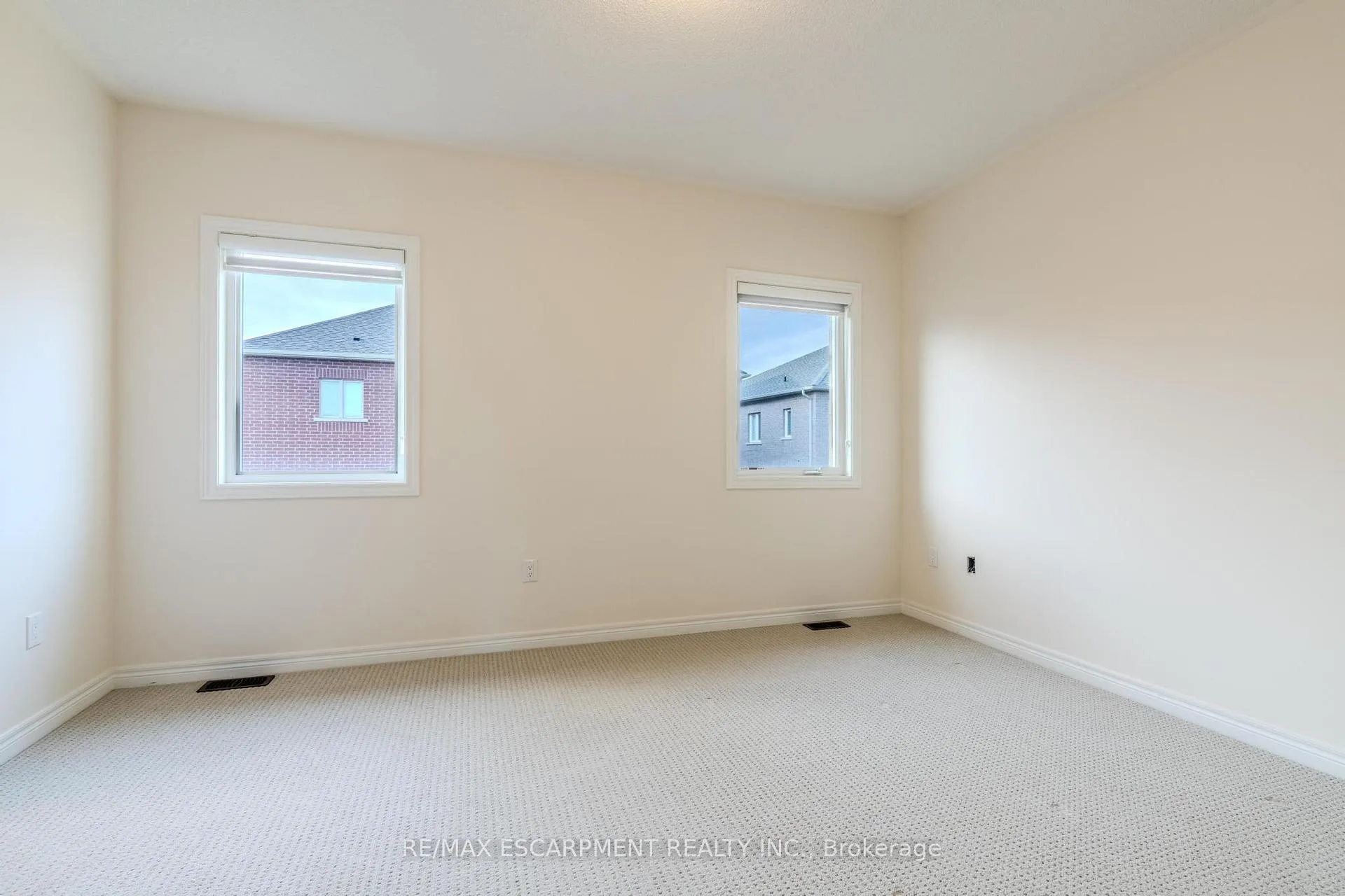 Photo 53 of 83 Great Falls Boulevard, Hamilton, Waterdown — HOMEH
