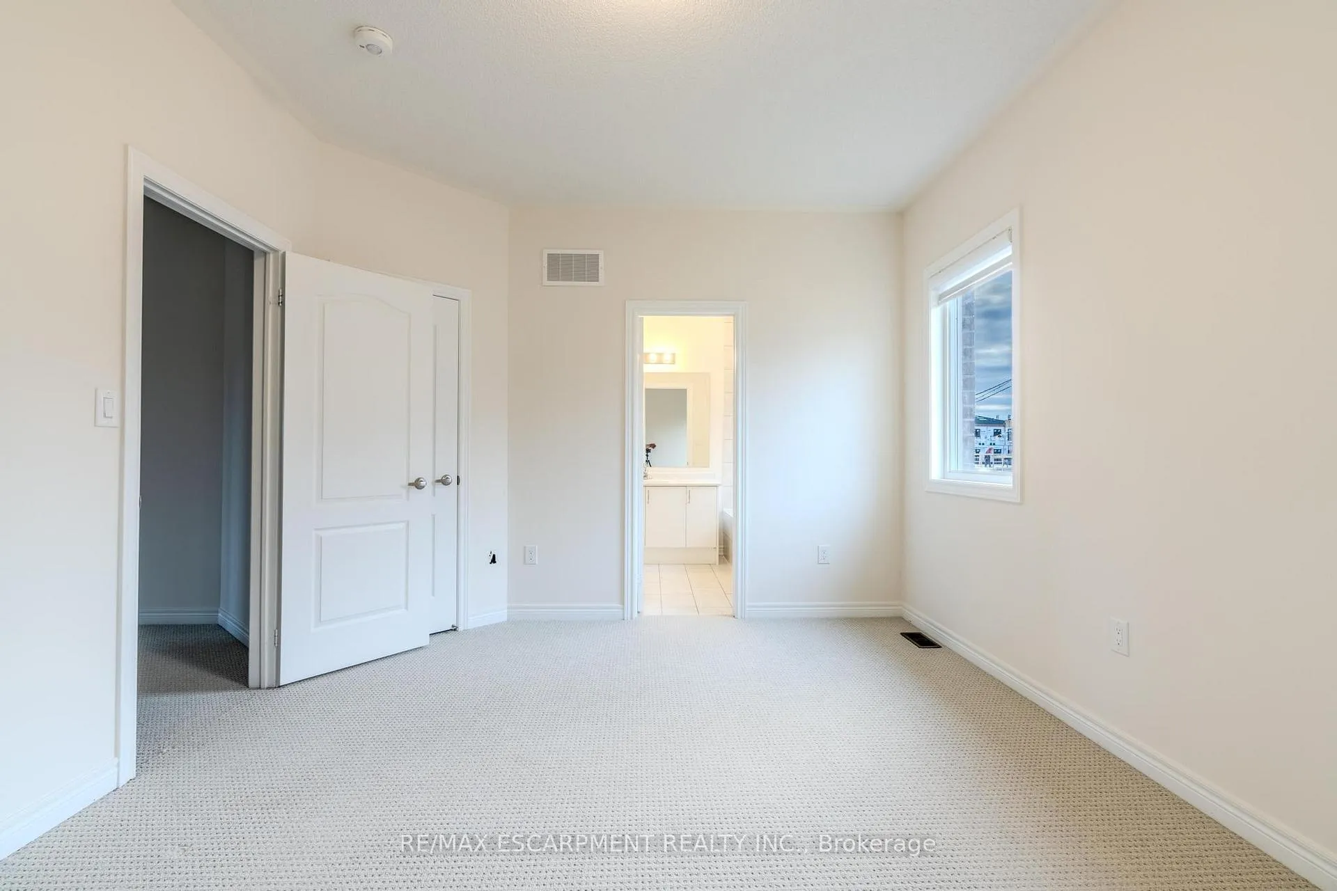 Photo 55 of 83 Great Falls Boulevard, Hamilton, Waterdown — HOMEH