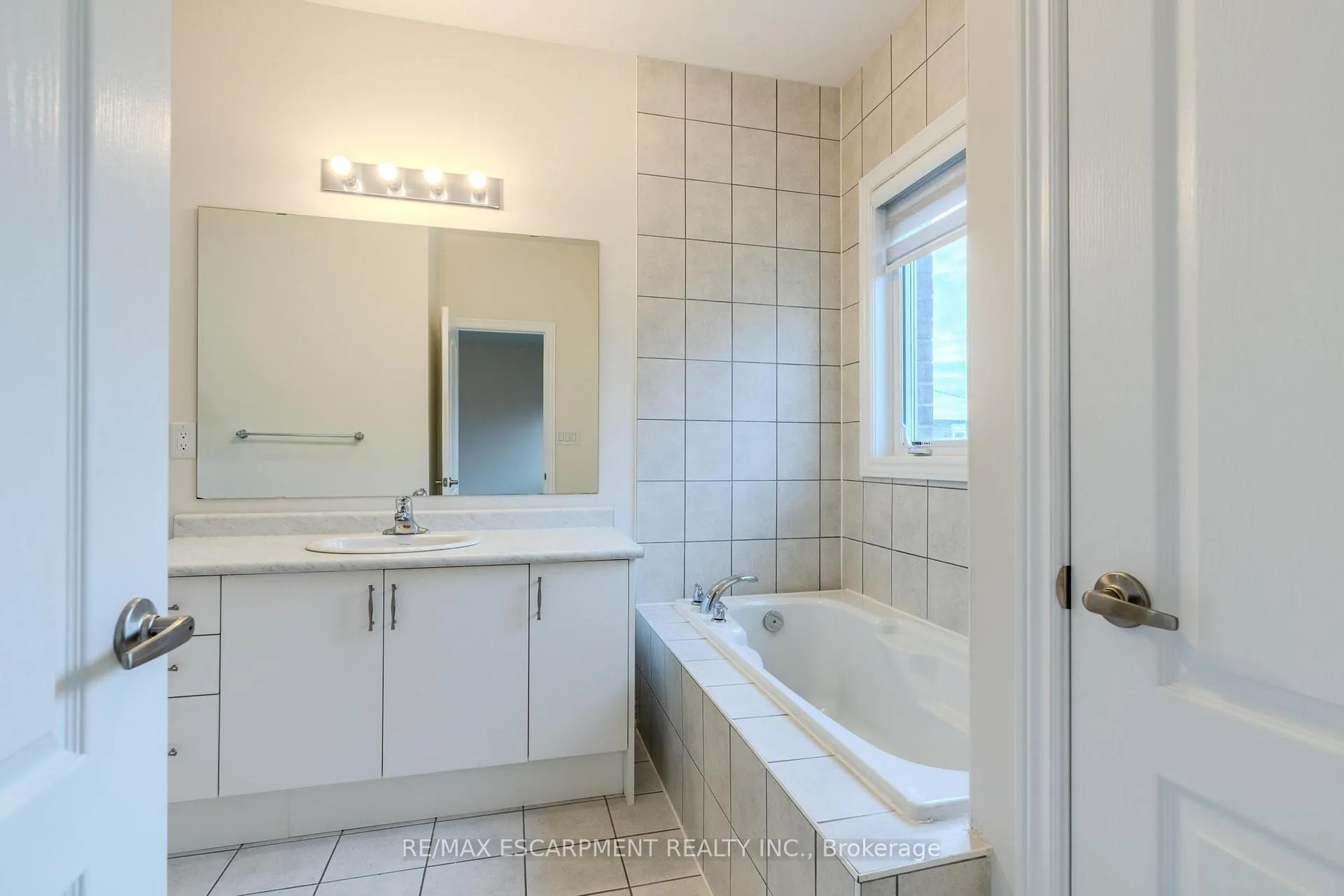 Photo 59 of 83 Great Falls Boulevard, Hamilton, Waterdown — HOMEH