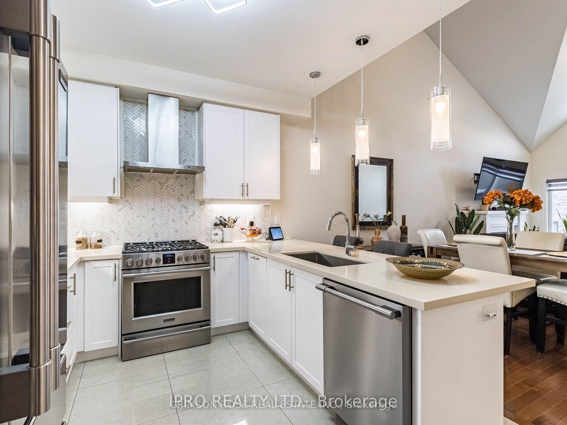 Photo 8 of 32 Pietrowski Drive, Georgina, Keswick North — HOMEH