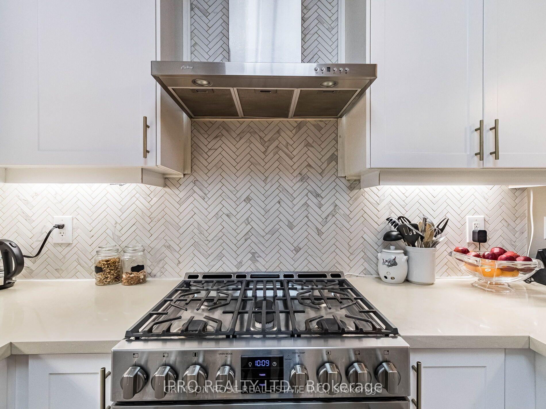 Photo 9 of 32 Pietrowski Drive, Georgina, Keswick North — HOMEH