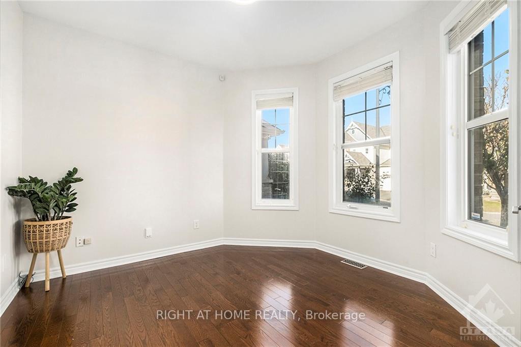 Photo 4 of 2212 Sunset Cove Circle, Ottawa, Barrhaven - Half Moon Bay — HOMEH