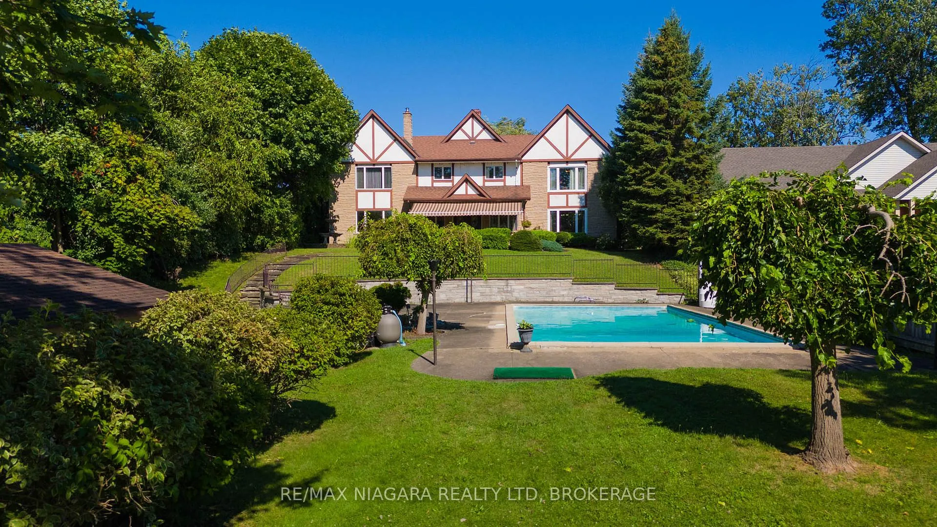 Front of 140 Lakeshore Road