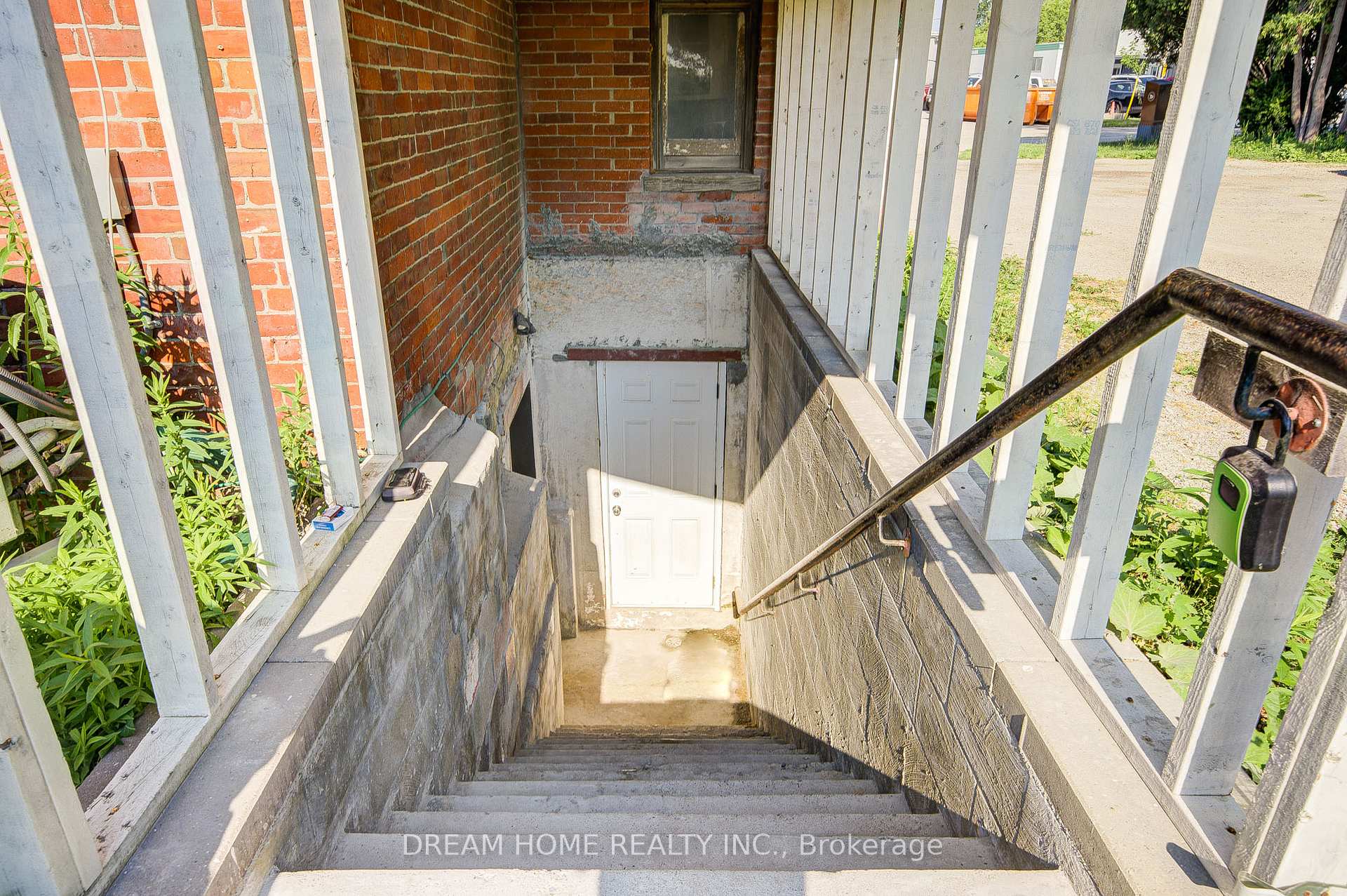 Photo 8 of 185 Duke Street, Clarington, Bowmanville — HOMEH