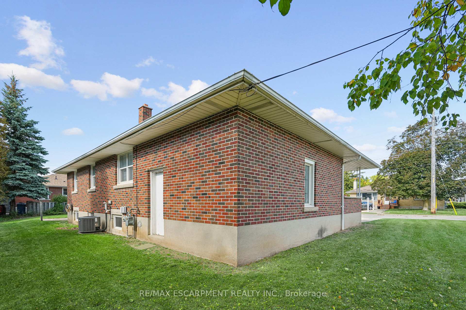 Photo 3 of 6 Clive Avenue, Guelph, Riverside Park — HOMEH