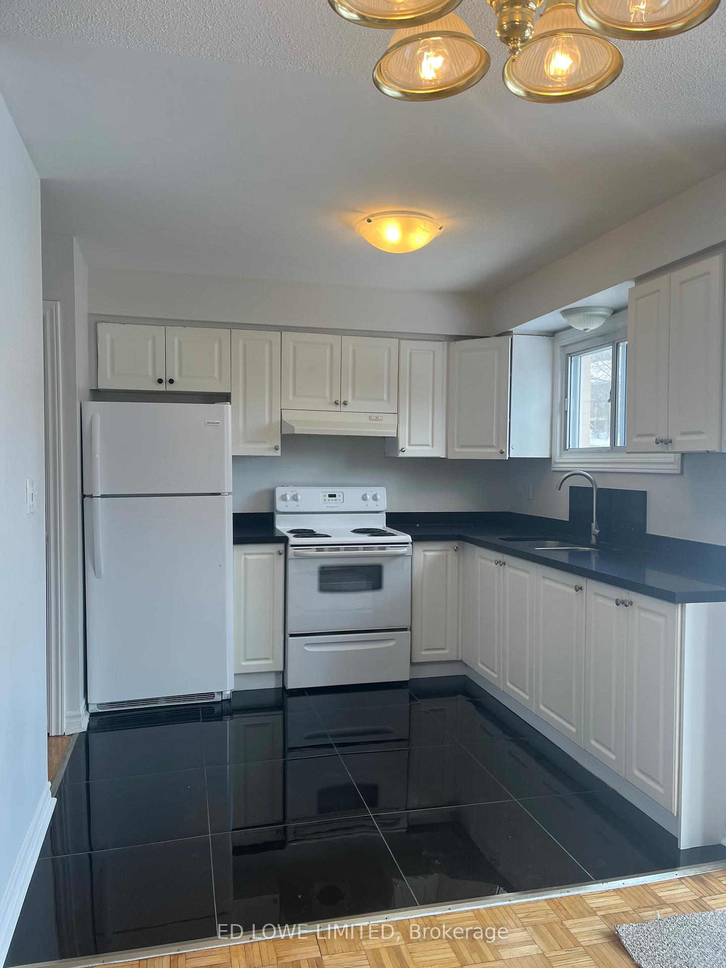 Photo 3 of Unit 7, 275 Blake Street, Barrie, North Shore — HOMEH