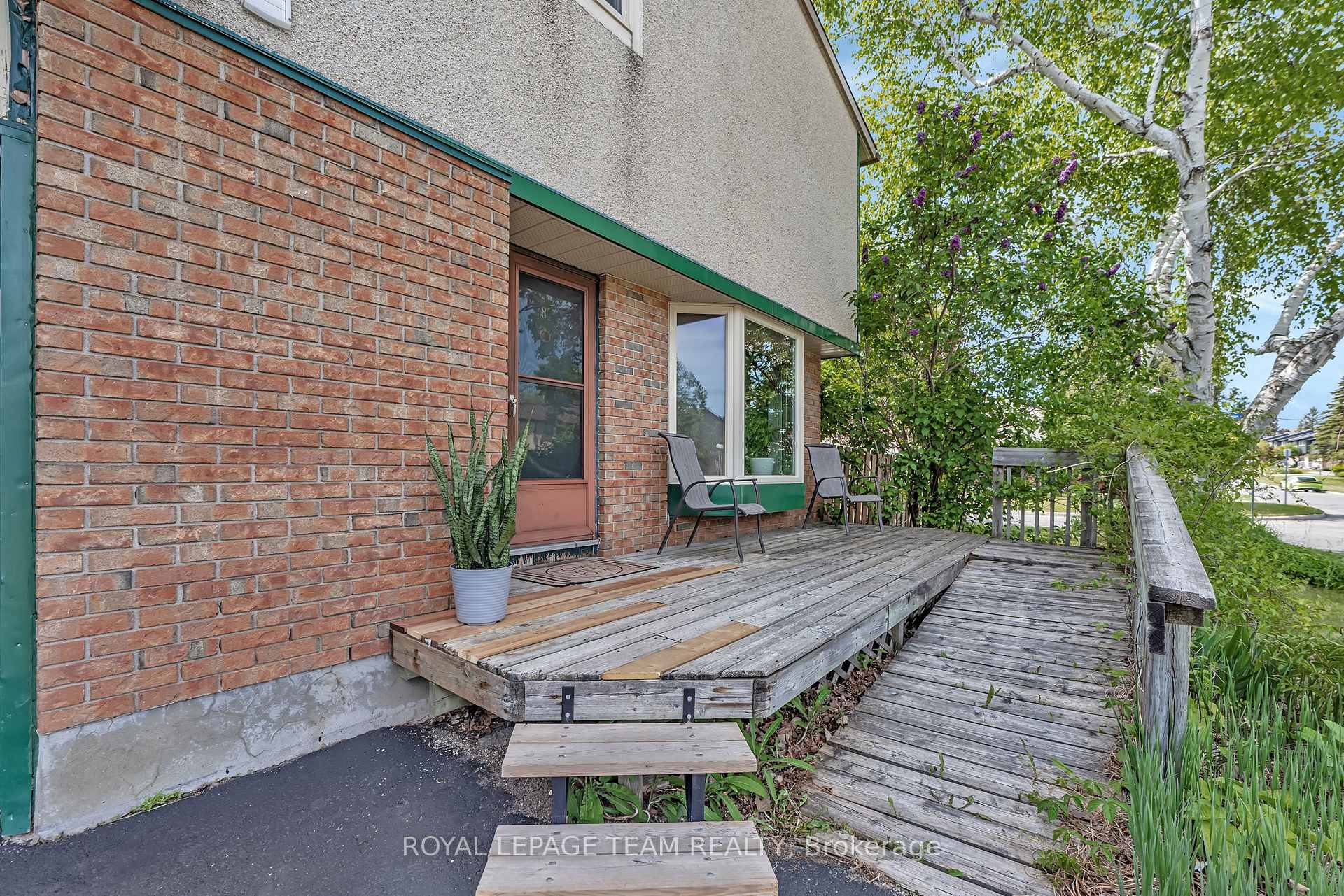 Photo 4 of 8 Vanessa Terrace, Ottawa, Barrhaven - Pheasant Run — HOMEH