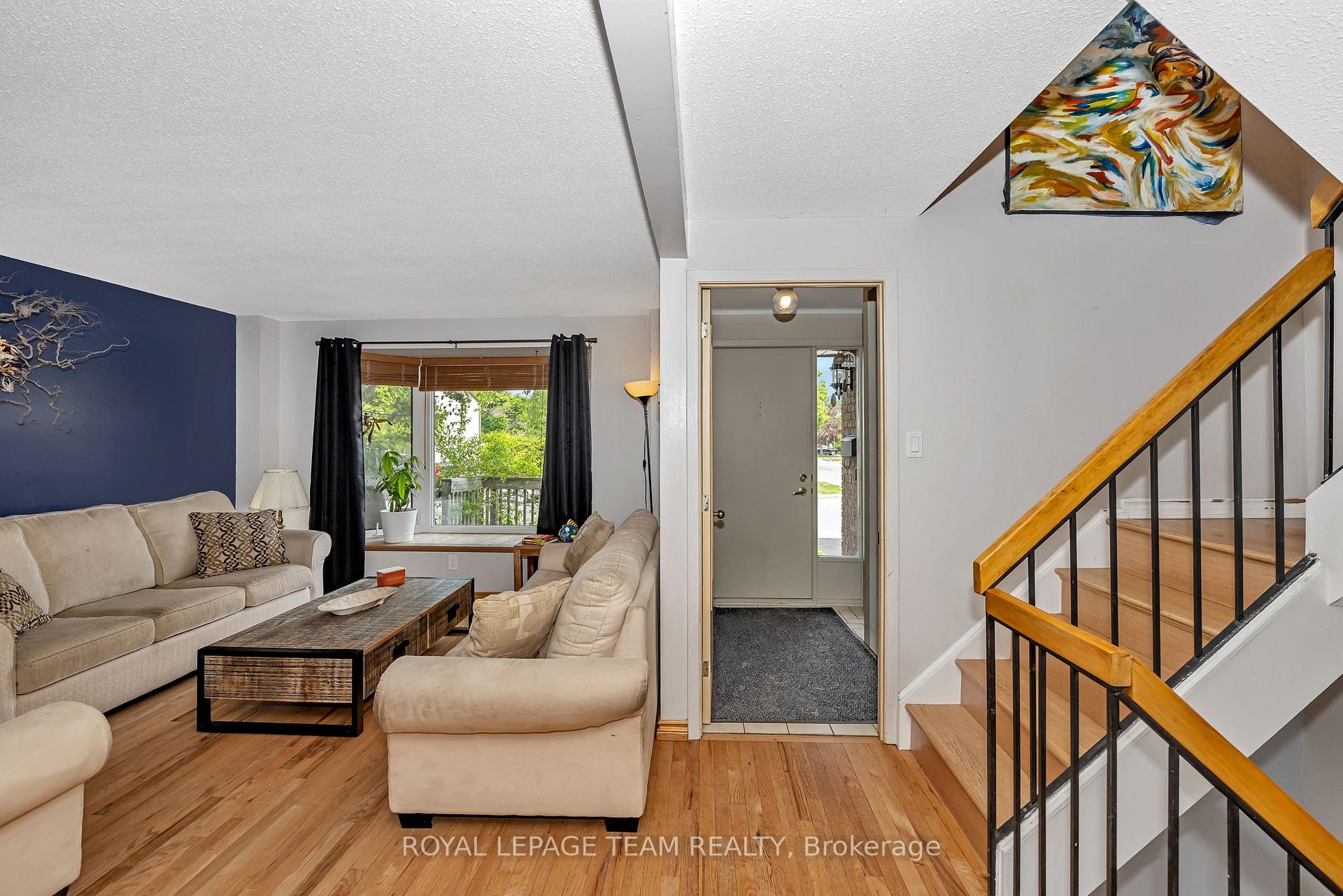 Photo 6 of 8 Vanessa Terrace, Ottawa, Barrhaven - Pheasant Run — HOMEH
