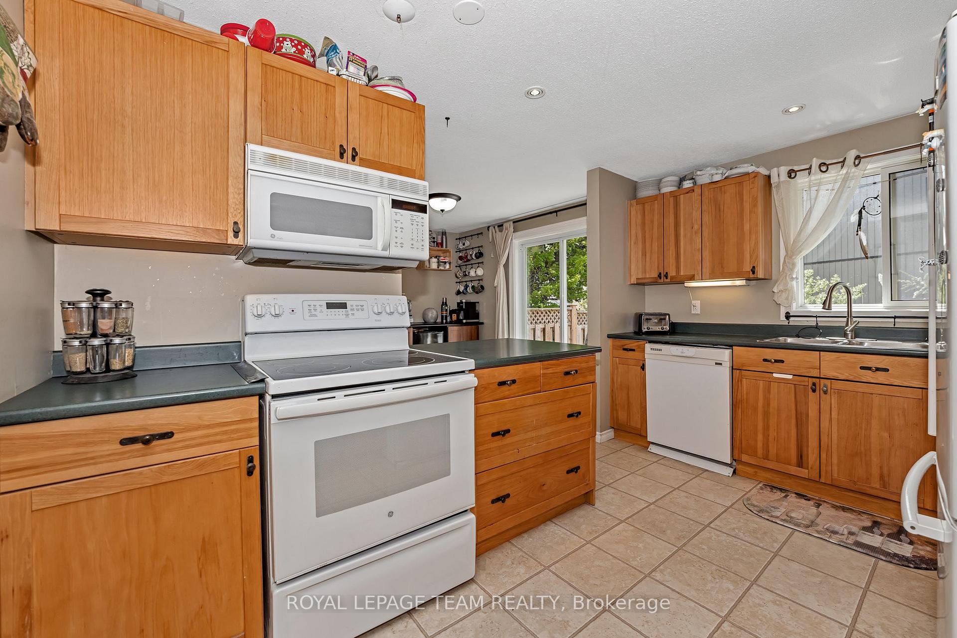 Photo 13 of 8 Vanessa Terrace, Ottawa, Barrhaven - Pheasant Run — HOMEH
