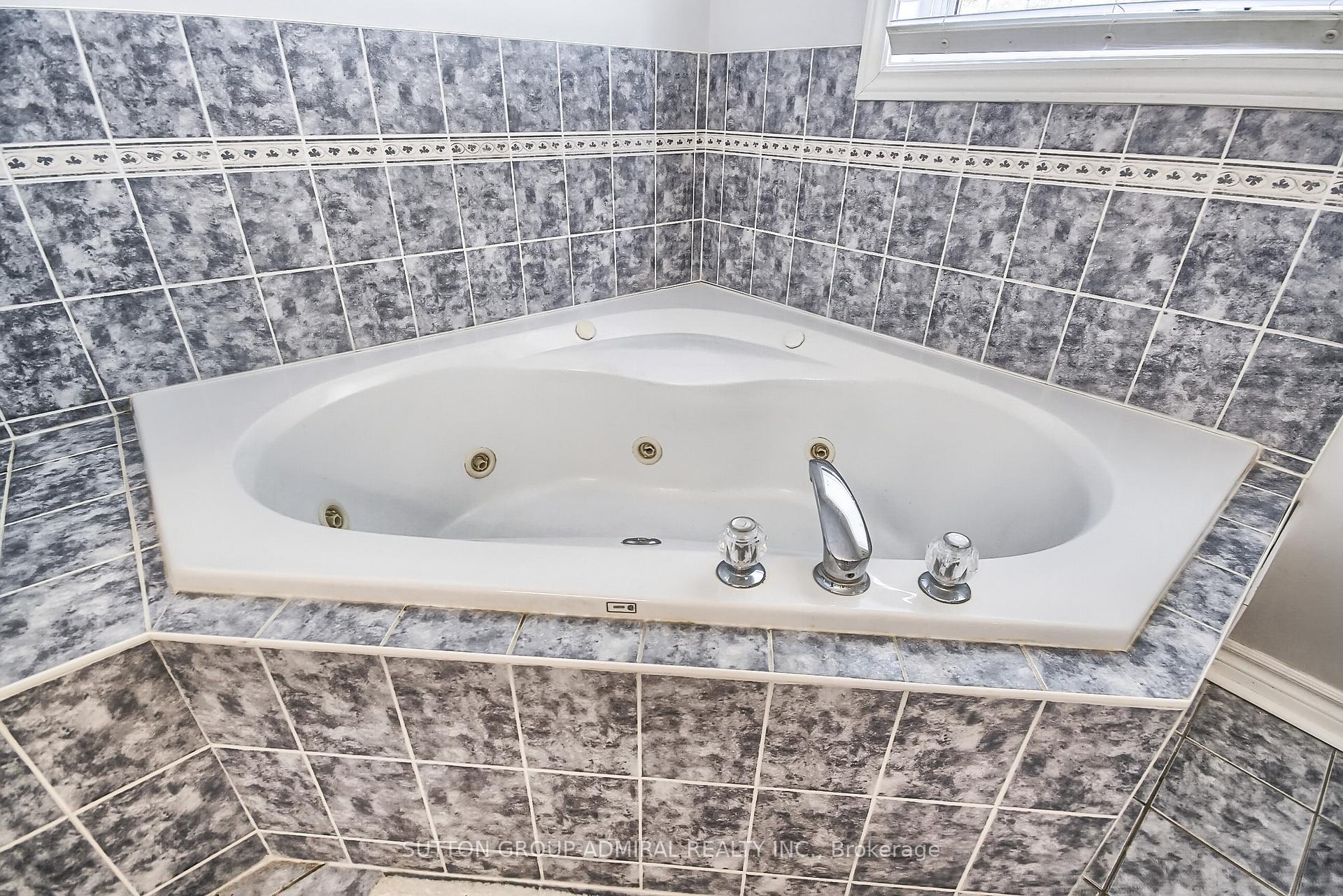 Photo 33 of 103 Esther Drive, Barrie, Painswick South — HOMEH