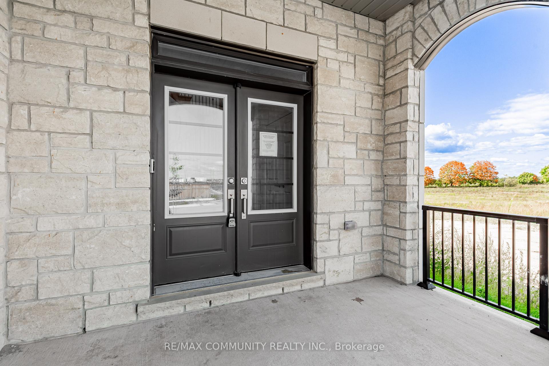 Photo 4 of 110 Belmont Drive, Clarington, Newcastle — HOMEH