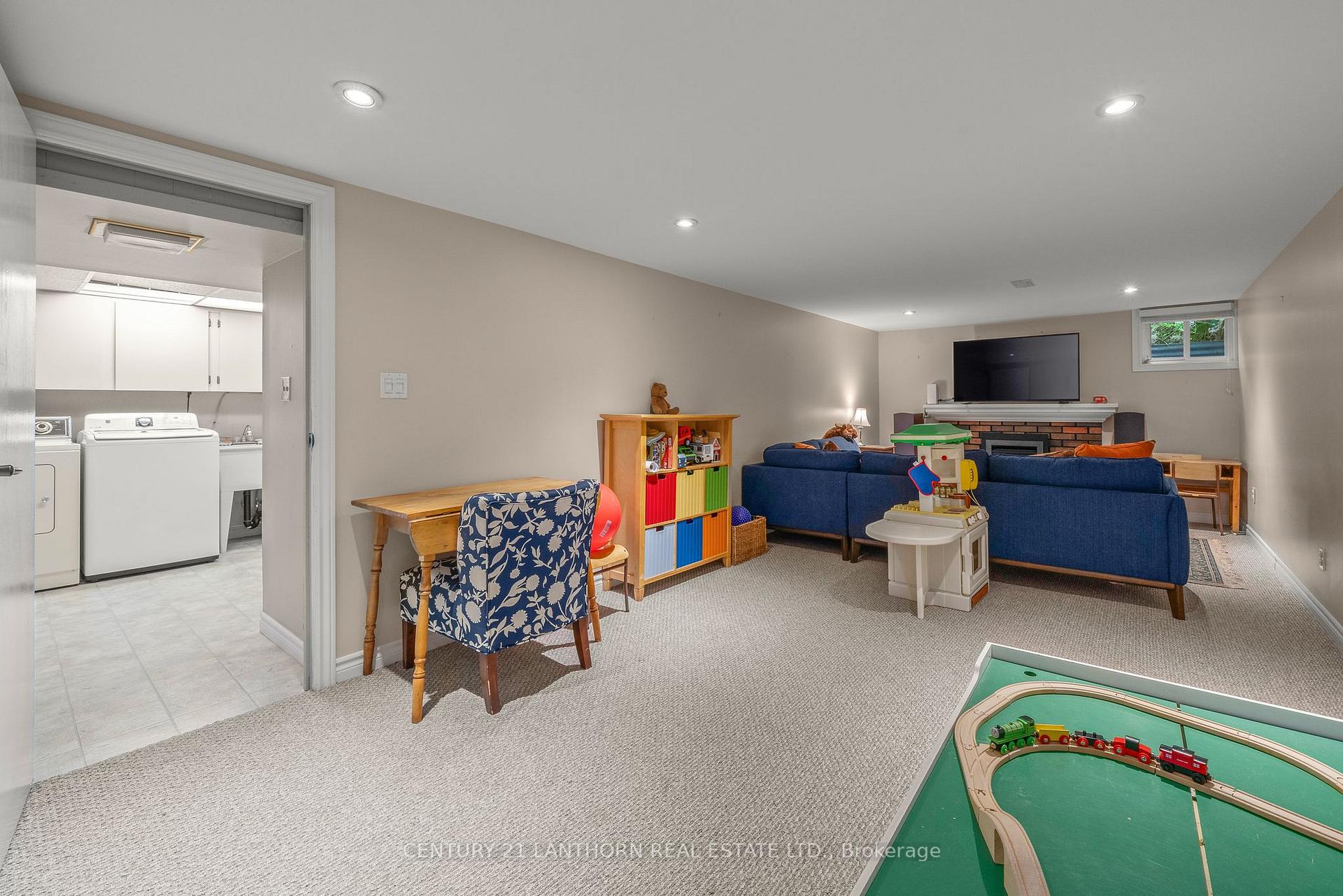 Photo 25 of 18 Lesley Drive, Belleville, Belleville Ward — HOMEH