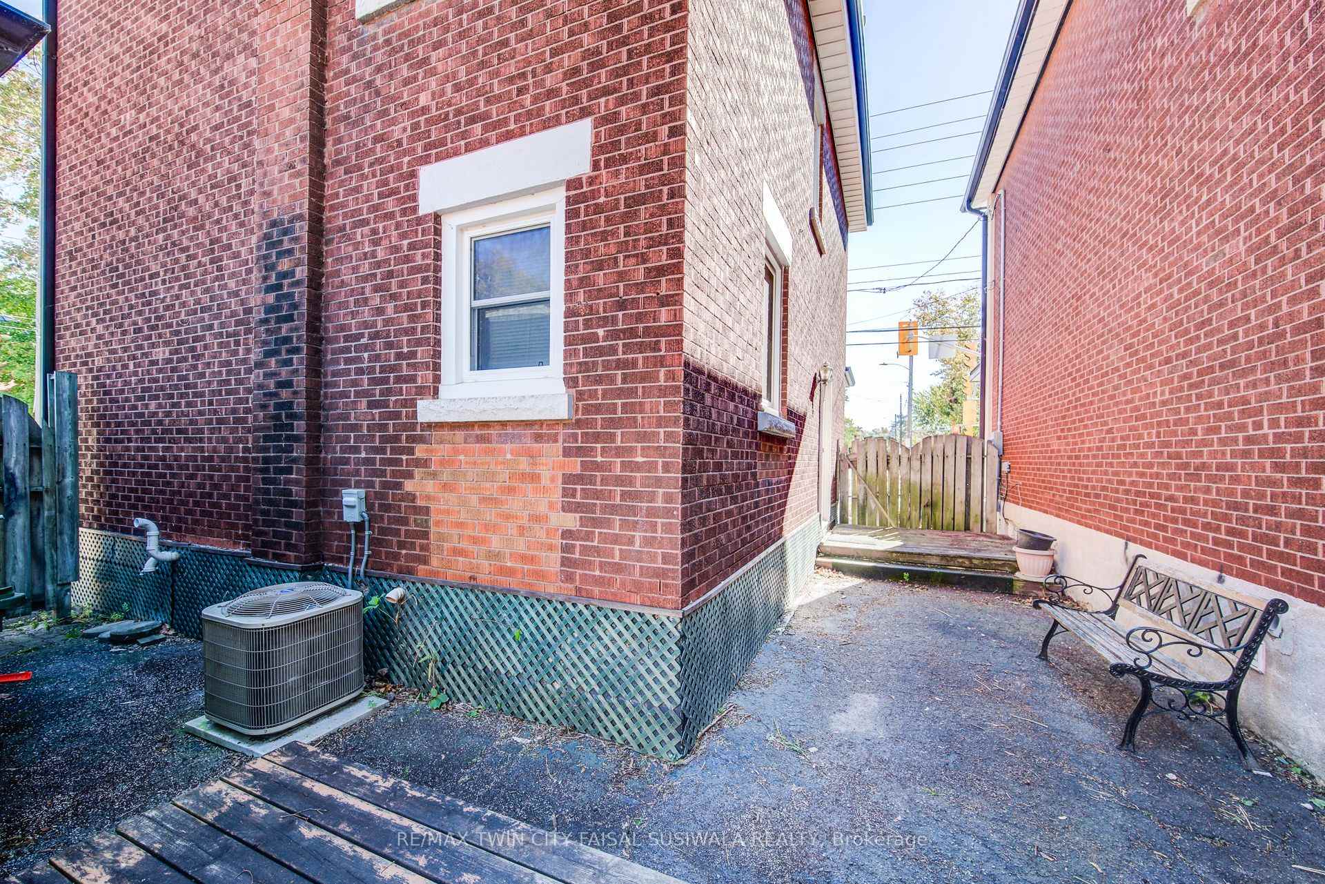 Photo 9 of 362 York Road, Guelph, St. Patrick's Ward — HOMEH