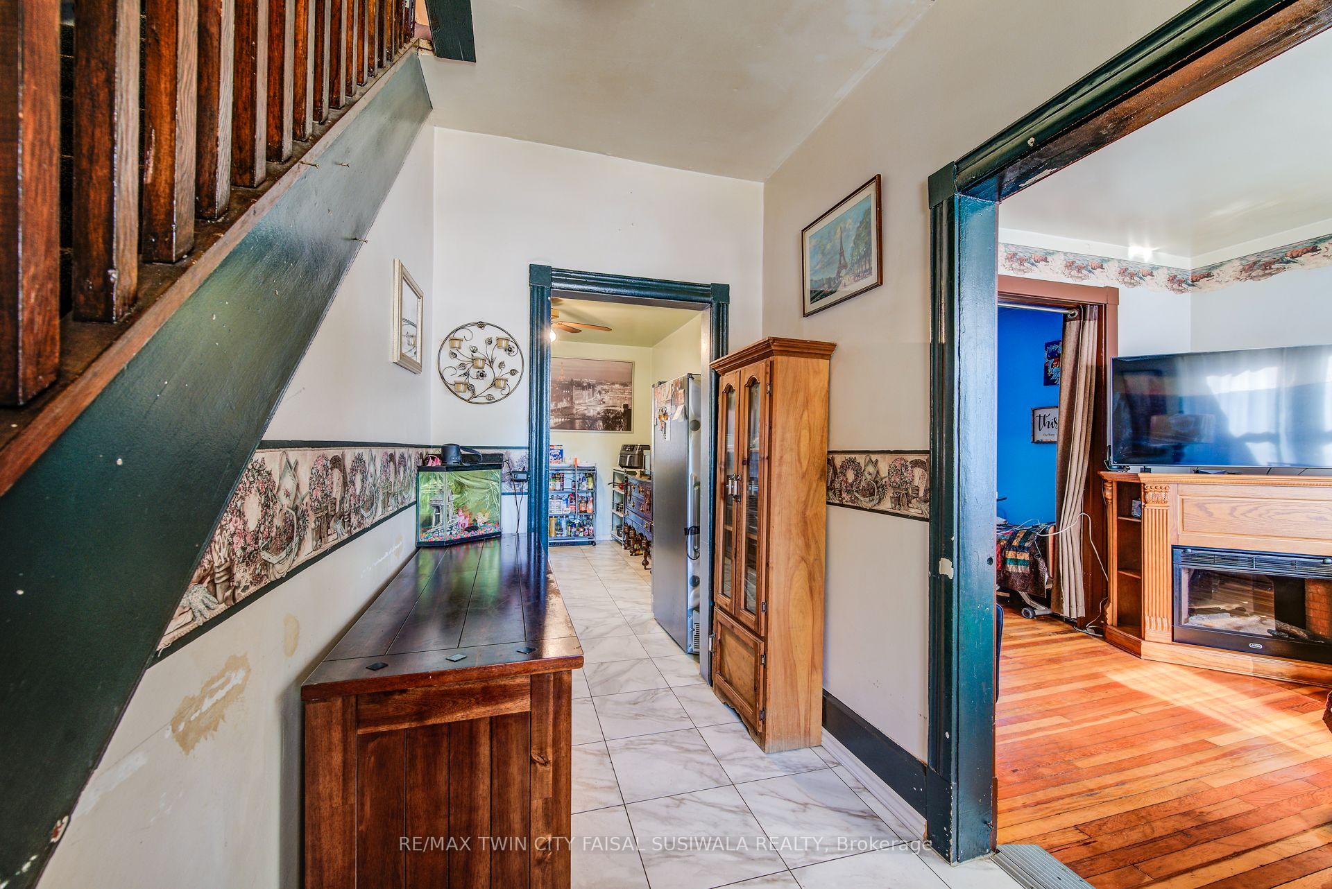 Photo 10 of 362 York Road, Guelph, St. Patrick's Ward — HOMEH